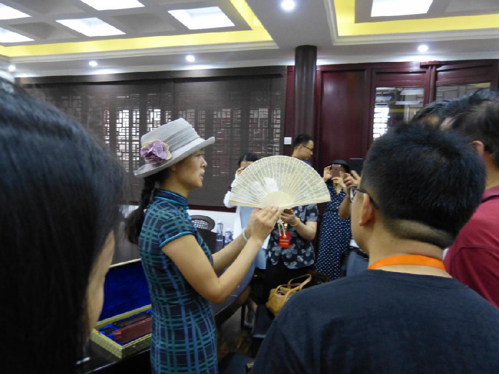 苏州市姑苏区人大常委莅临祥韵牙雕艺术馆调研指导